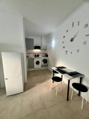 Neuwertiges Apartment mit schnellem WLAN, Glasfaser, Kostenlose Privatparkplatz auch für Transporter geeignet R24